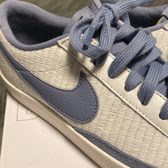 Custom Nike - Picture 2 of 4